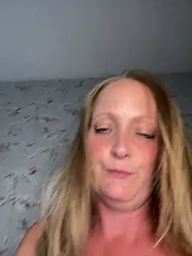 HoneyBluex XXX чат на живо