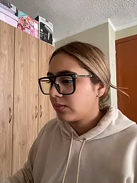 Chat +18 de Miabonnett_ ao vivo