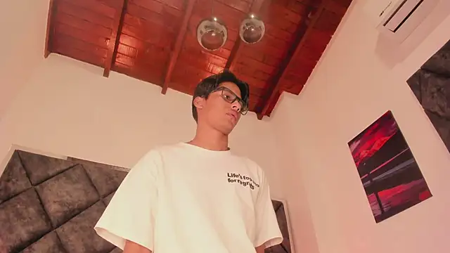 Show modela LiamKron na web-kameri