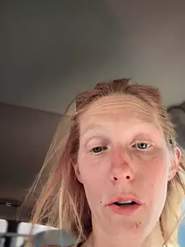 XXX chat uživo modela GoldenFlameGoddess