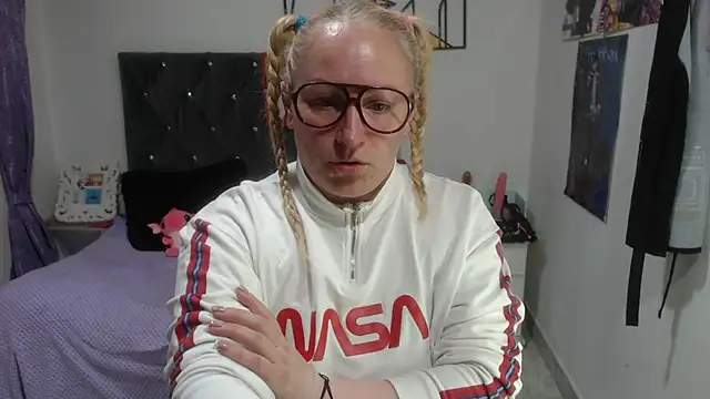 emperabigbootybigass Chat XXX in diretta