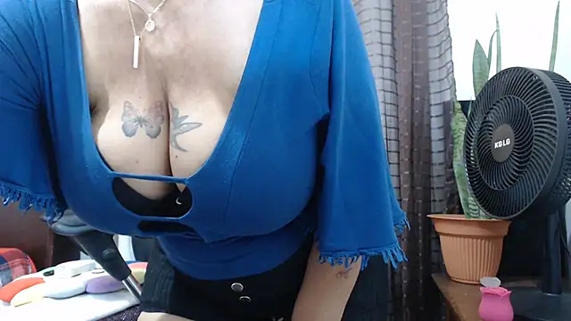 צ'אט XXX בשידור חי של jenny_milf69
