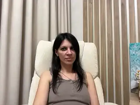 InjaAtHome Adlı Modelin Canlı XXX Sohbeti
