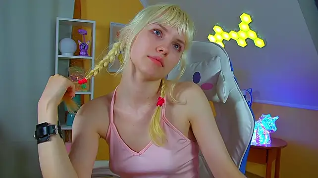 HannahHollis' Live XXX Chat