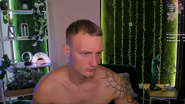 Show modela mike_crist na web-kameri