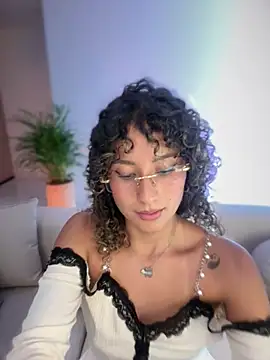 Chat +18 de varenkaivanova_22 ao vivo