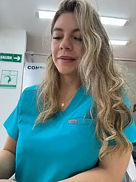 alicee16 XXX чат на живо