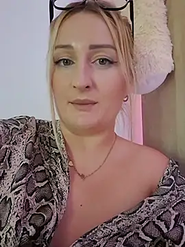 Chat +18 de dixielarys ao vivo