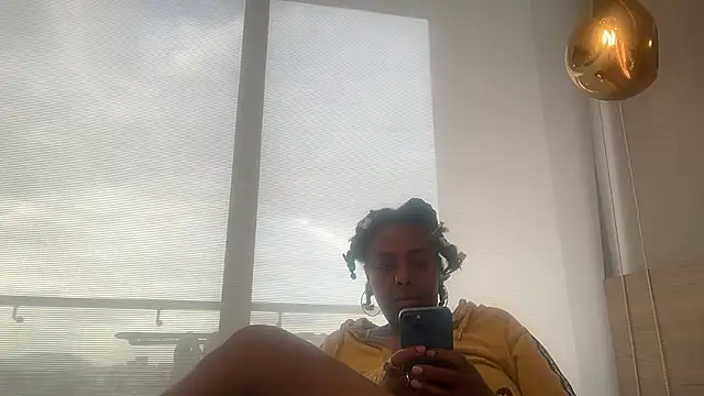ChocolateCakeQueen live XXX chat
