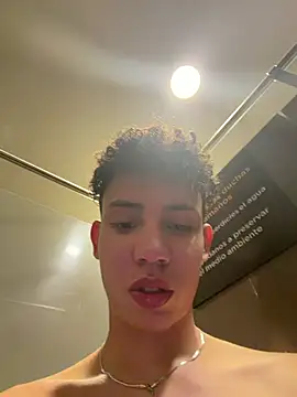 Show modela yoursexyjose na web-kameri