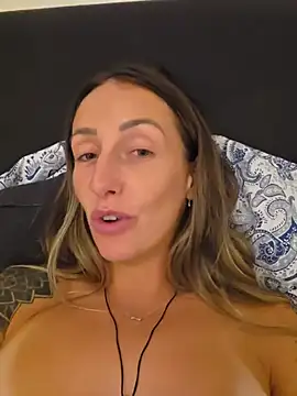NicoleKaiser élő XXX-chatje
