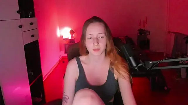 OddlyFamiliar 라이브 XXX 채팅