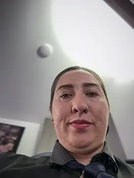 suzy-111 – Naživo XXX chat
