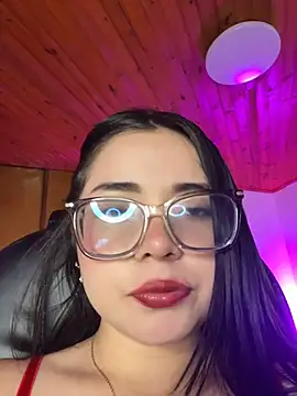 Camila_cute18: онлайн-секс-чат