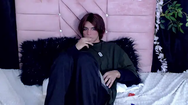 oli_dusk Webcam Show