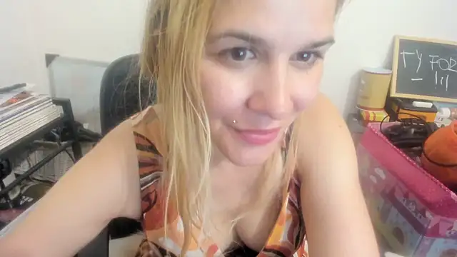 new_but_cute Adlı Modelin Web Kamerası Şovu