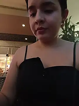 Julieth_hot-69's Live XXX Chat