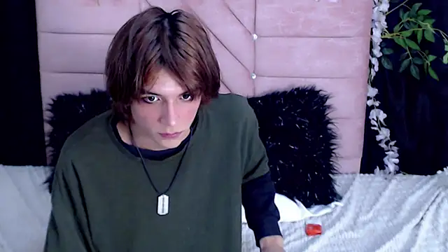 oli_dusk Webcam Show