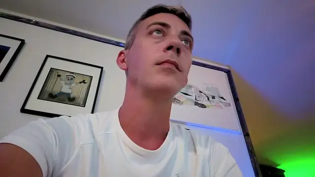 1Hugo1's Live XXX Chat