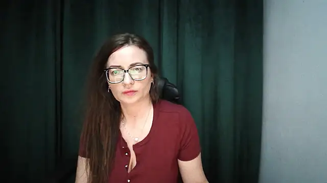 Chat +18 de NoraMilf ao vivo