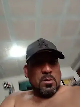Ernesthot82 Live XXX Chat