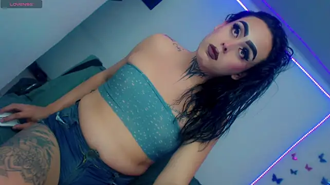 Perla_Hotcortes webcam show