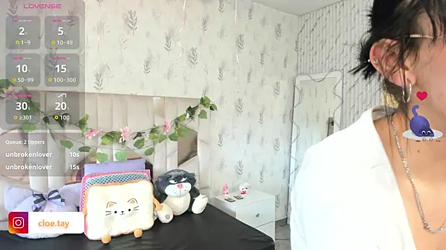 Chat +18 de Cloee_tay1 ao vivo