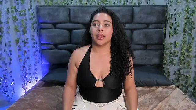 Chat +18 de VickyCassel ao vivo