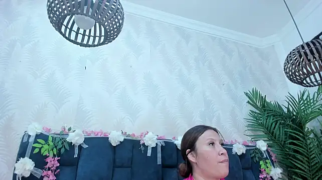 Chat +18 de Melody_Megann ao vivo