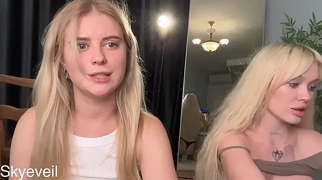 RadiantBliss' Live XXX Chat