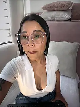 Natural_BIGASS_Nina Live XXX-Chat