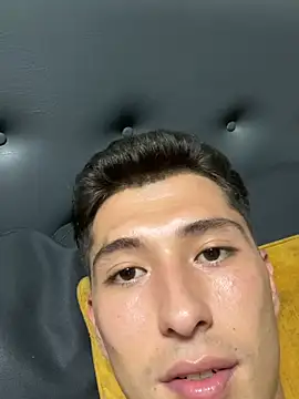 Show modela Valentiino69 na web-kameri