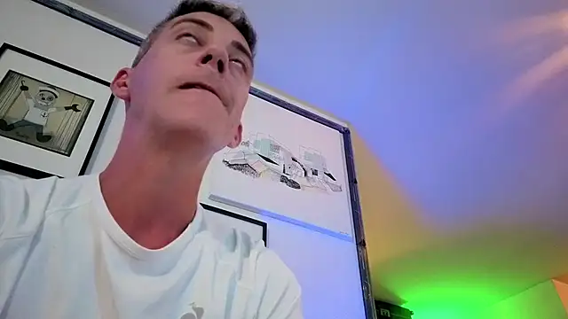 1Hugo1's Live XXX Chat