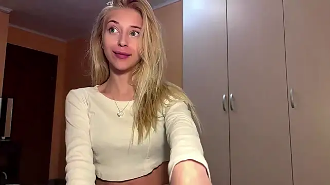 FiveFootBlonde Chat XXX in diretta