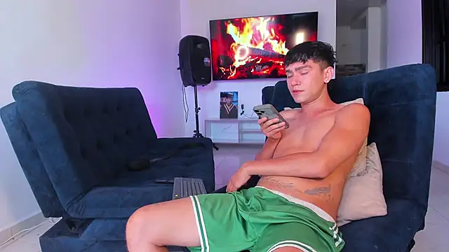 Steven_baby69's Live XXX Chat