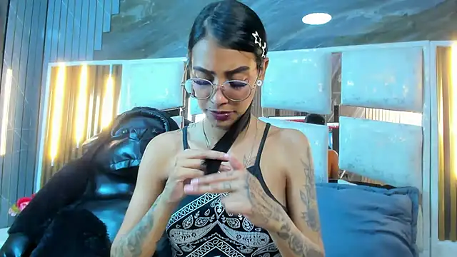 צ'אט XXX בשידור חי של KarlaSlutSkinny__