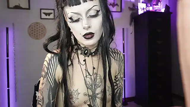 insania_9999_'s Live XXX Chat