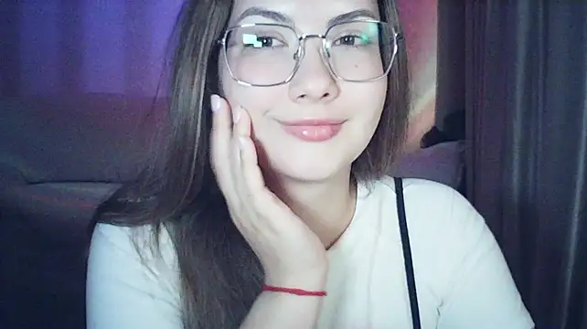 MoodieMira's Live XXX Chat