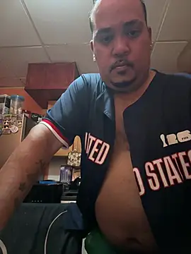 bigtio11 Show in webcam