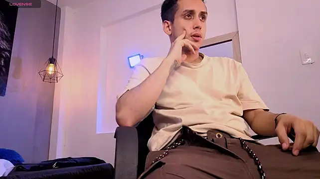צ'אט XXX בשידור חי של Zack_isback
