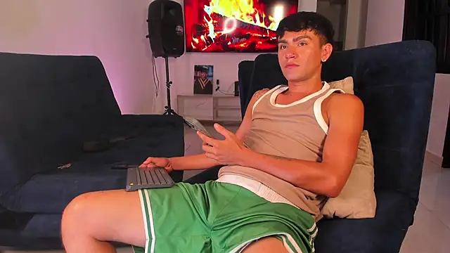 Steven_baby69's Webcam Show