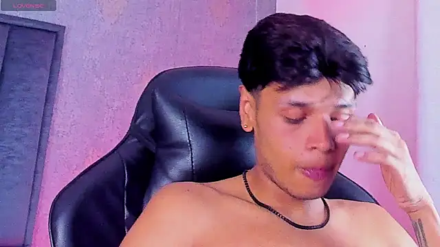 צ'אט XXX בשידור חי של Alejandroo_Montenegro