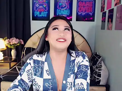 SexxyTsLoverr 网络视讯表演