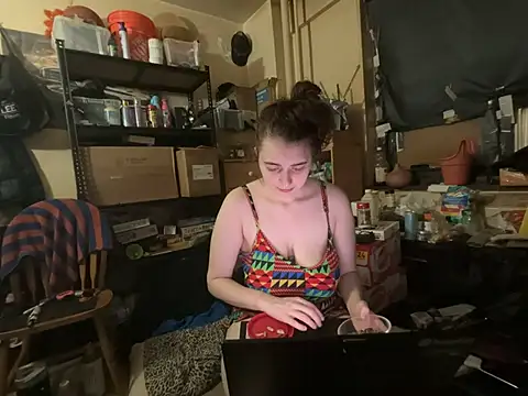 Snowbunnycake_131's Webcam Show