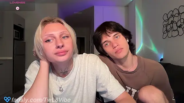 Show modela twl8vibe na web-kameri