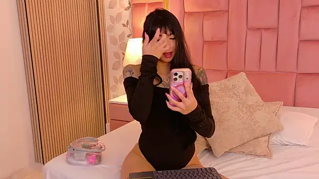 LaylaaDoll 即時 XXX 聊天