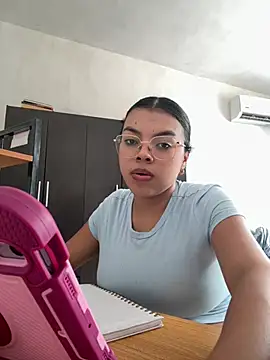 Adri_zu webkamerás műsora