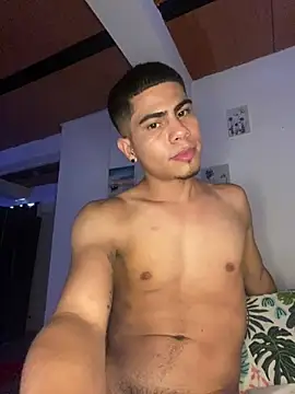 Danielkrdenass Adlı Modelin Canlı XXX Sohbeti