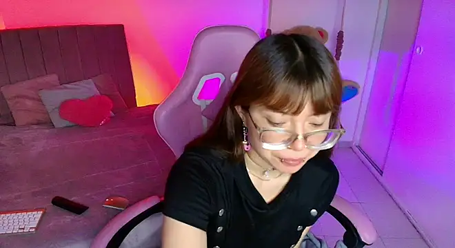 XXX chat uživo modela uchiiky_doll