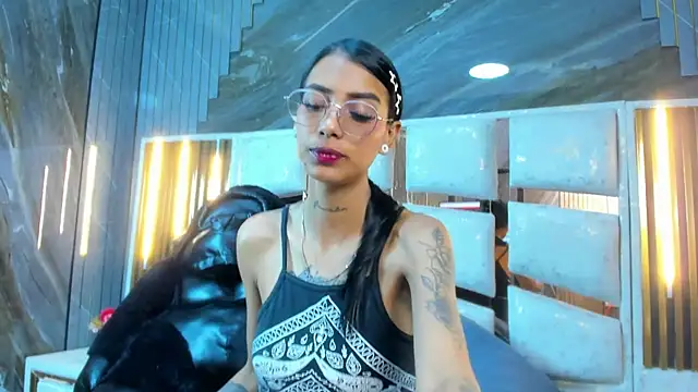 KarlaSlutSkinny__ Chat XXX in diretta